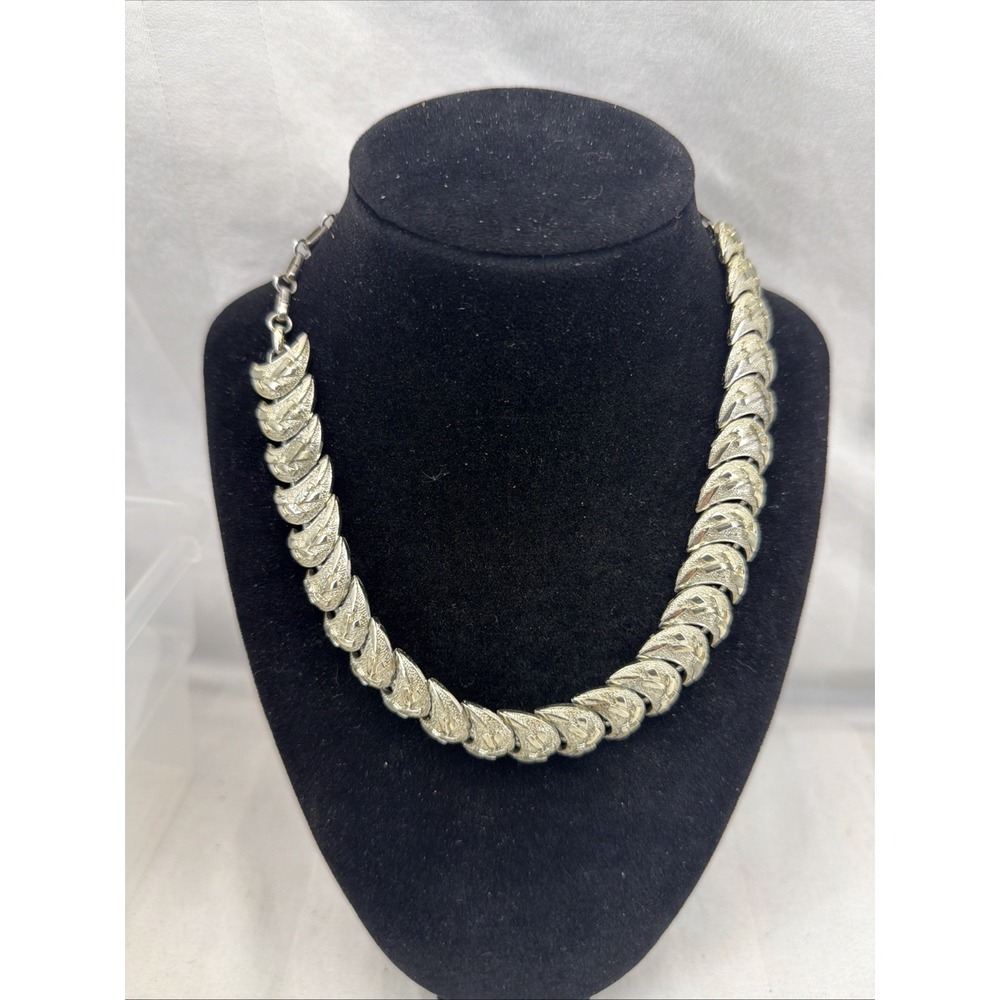 Coro silver-tone feather link necklace